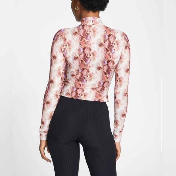 2! Long sleeve Keyhole Tops - Picture 4 of 7